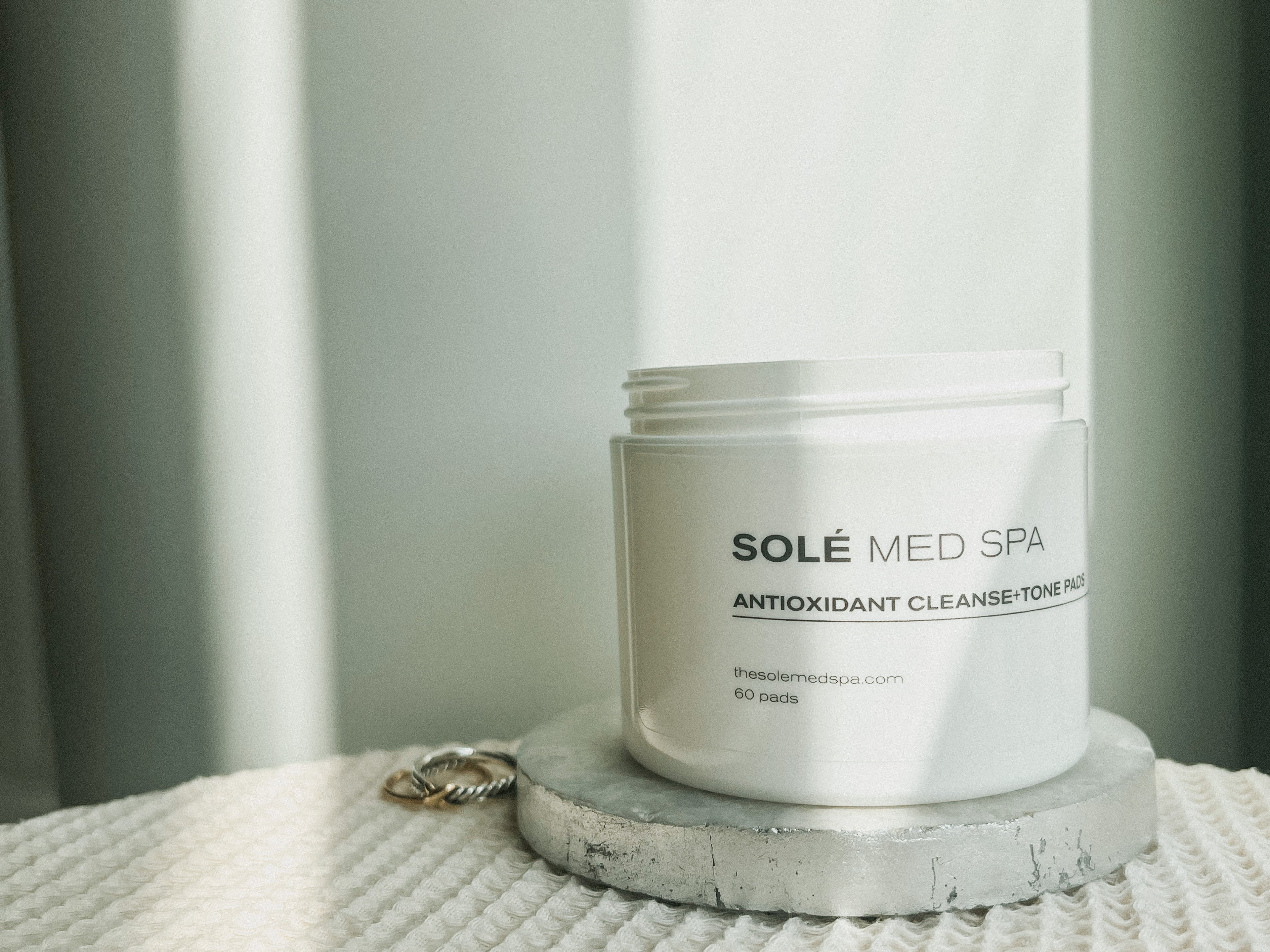 Solé Antioxidant Cleanse + Tone Pads