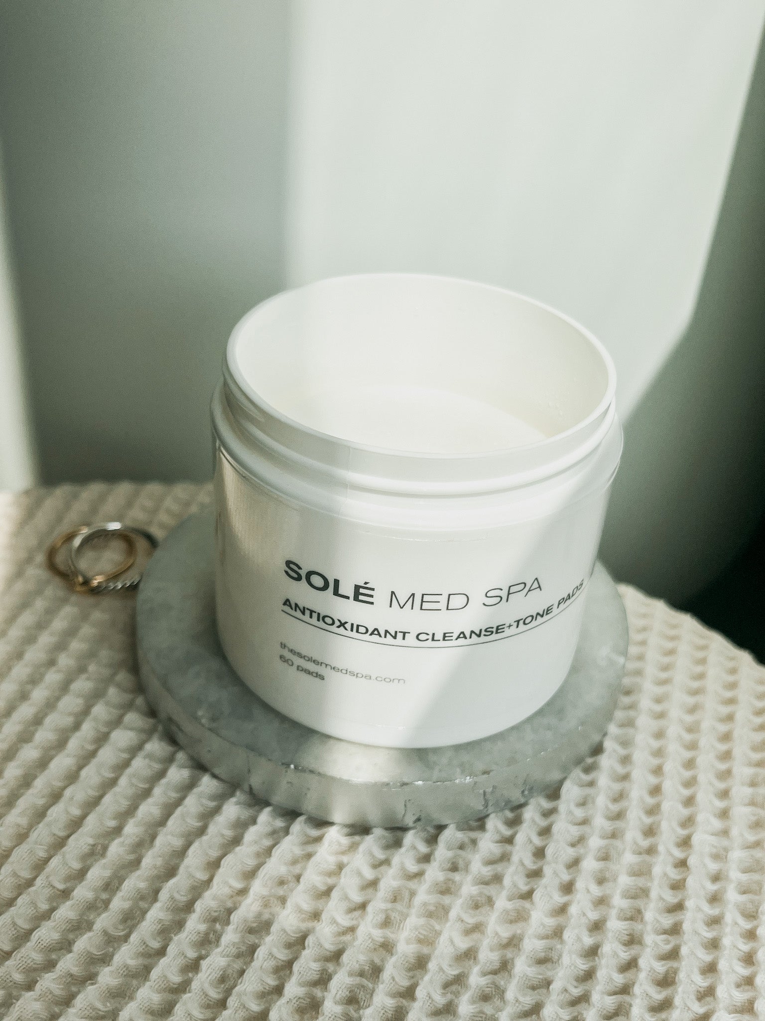 Solé Antioxidant Cleanse + Tone Pads